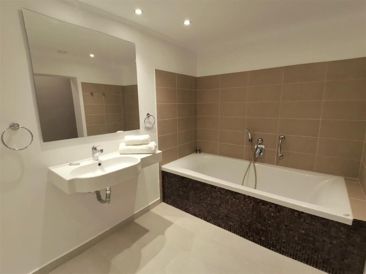 Helion Apartments Гувія Екстер'єр фото