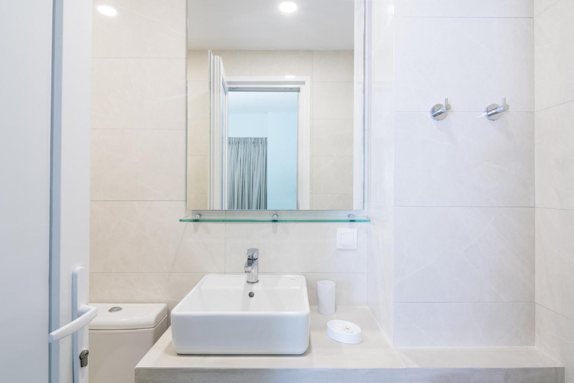 Helion Apartments Гувія Екстер'єр фото