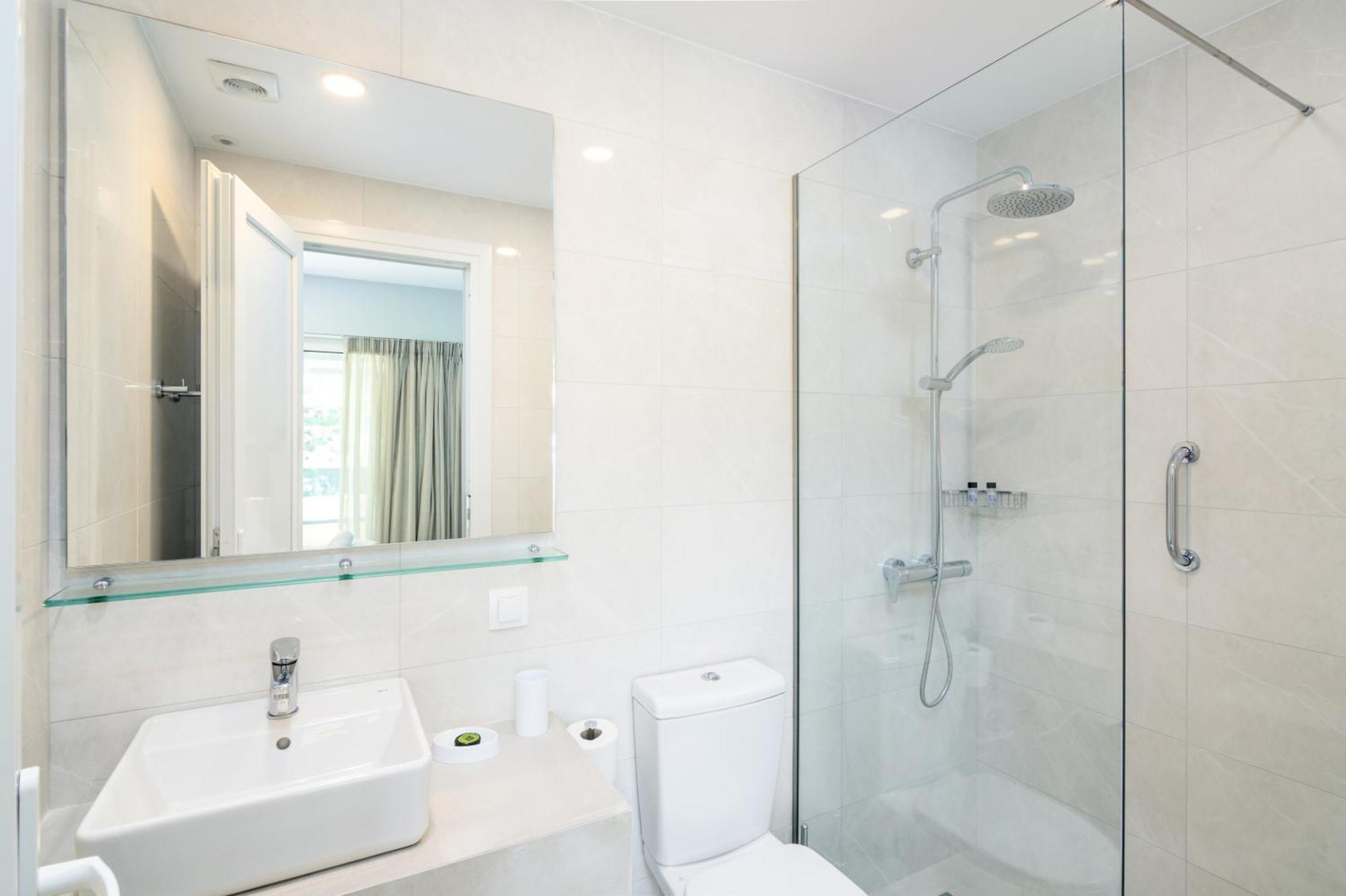 Helion Apartments Гувія Екстер'єр фото